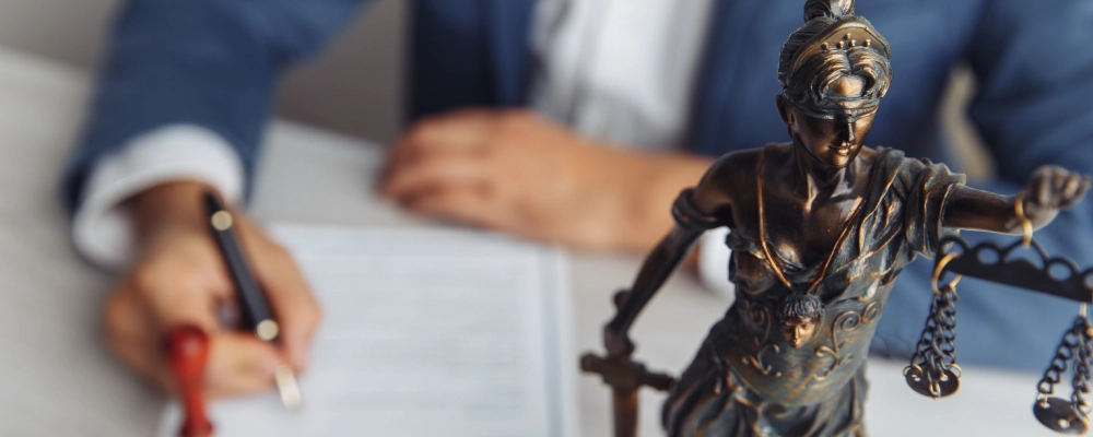 A Lady Justice statue in front of an Albuquerque DACA Immigration Lawyer.