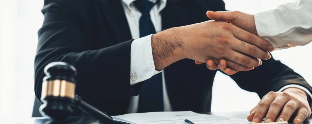 An Albuquerque U Visa Lawyer shaking hands and closing a deal with a client.