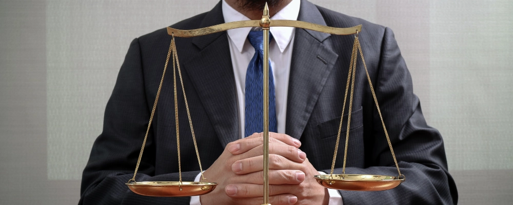 lawyer preapring for an immigration hearing in Dallas